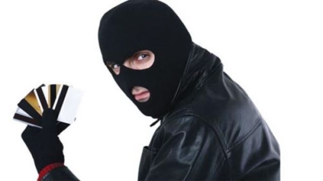 Kredi kartı kopyalayanlar polisten kaçamadı