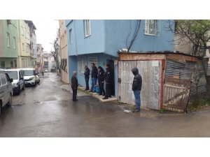 İşe gitmeyen kadını arkadaşları evde ölü buldu