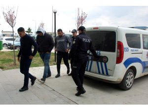 Filistinli 10 kaçak göçmen tır dorsesinde saklanırken yakalandı