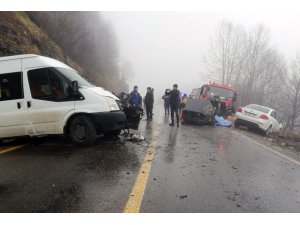 Ordu’da öğrenci servisi ile otomobil çarpıştı: 2 ölü, 4 yaralı