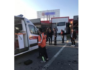 Freni patlayan midibüs restorana daldı: 4 yaralı