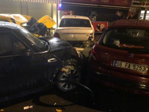 Başkent’te alkollü sürücü 4 araca birden çarptı
