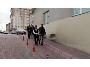 Göçmen kaçakçısı 2 kişi adliyeye sevk edildi