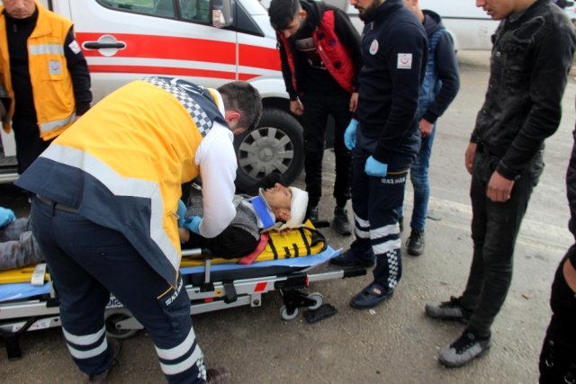 Konya'da İşçi Servisi ile Kamyon Çarpıştı: 10 Yaralı