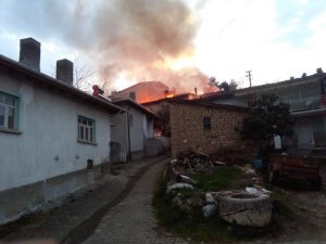 Bilecik’te ev yangını