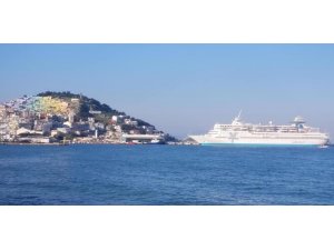 Kuşadası’na sezonun ikinci turist gemisi geldi