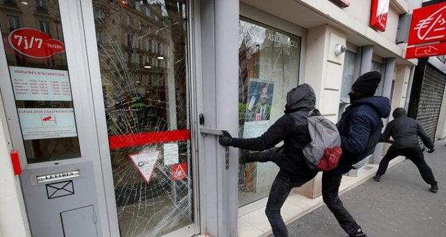 Sarı Yelekliler, bir kez daha Paris sokaklarını savaş alanına çevirdi