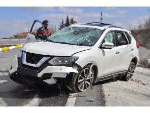 Konya'da kamyonet tabelaya çarptı: 1 ölü, 5 yaralı