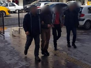 Kuşadası’nda 16 suçtan 27 yıl hapisle aranan 2 zanlı yakalandı