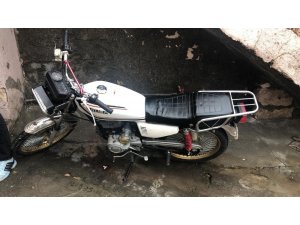 Duvarı delip motosikleti çalan zanlı yakalandı