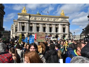 Fransa'da Sarı Yelekliler'e gösteri yasağı