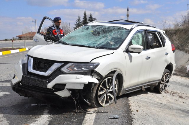 Konya'da Kamyonet Tabelaya Çarptı: 1 Ölü, 5 Yaralı