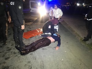 Fatih’te denize atlayan genci deniz polisi kurtardı