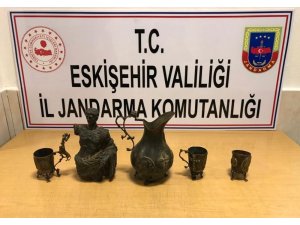 Tarihi eser kaçakçısına suçüstü