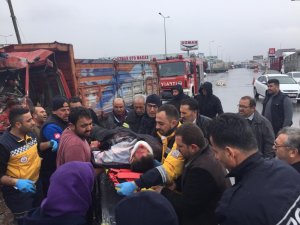 Kazada sıkışan kamyon şoförü ağır yaralandı