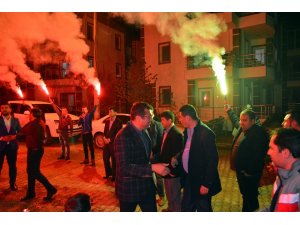 Karaovalı gençlerden Tosun’a tam destek
