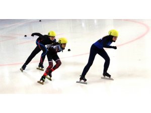 Short Track Federasyon Kupası yarışları Erzurum’da yapıldı