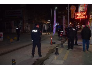 Kafe önündeki silah sesleri paniğe neden oldu