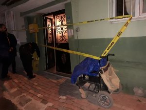 Engelli aracıyla kuruyemiş satarak geçinen şahıs evinde boğazında kesiklerle ölü bulundu