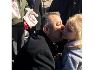 MHP’li Başkan adayı Bıyık’ı gören dosya teslim ediyor
