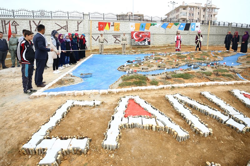 Destanın yazıldığı yarımadayı okul bahçesine taşıdılar