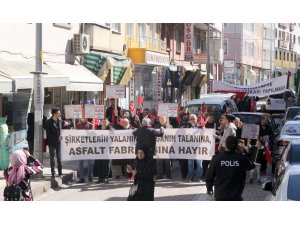 Asfalt tesisinin kurulmasını istemeyen köylüler yürüyüş düzenledi