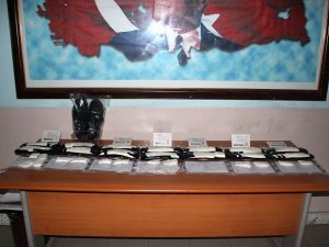 Ayakkabı tabanlarına gizlenmiş vaziyette 5 kilogram uyuşturucu ele geçirildi