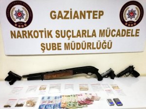 Uyuşturucu tacirlerine eş zamanlı operasyon: 8 gözaltı