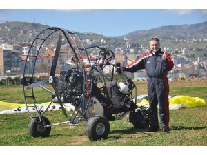 Belediye başkan adayı paramotorla uçtu
