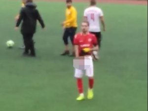 Amatör ligde futbolcudan taraftara çirkin tepki