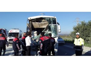 Sıkışan şoförü itfaiye ekipleri kurtardı