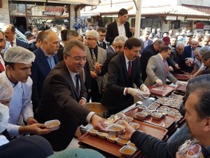 Karatay hoşaf ve ekmek ikramı