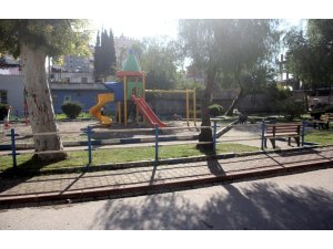 Çim biçme görevlisi parkta maganda saçmasıyla yaralandı