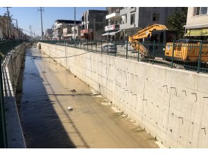 GÜNCELLEME - Mersin'de dereye düşen kız çocuğu aranıyor