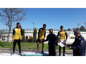 Polis okulu öğrencileri madalyaları topladı