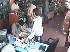 Karapınar'da 2 işyerinden hırsızlık