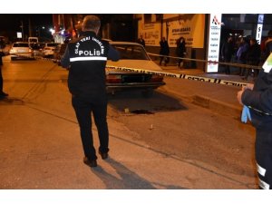 Hendek’te İlçe Emniyet Müdürlüğünün önünde silahlı kavga: 1 yaralı