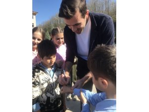 Basketbolcu Kerem Özkan çocuklarla buluştu