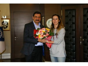 Voleybol takımından teşekkür ziyareti