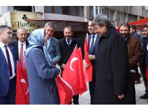 Başkan Adayı Ataş vatandaşlarla bir arada olmayı sürdürüyor