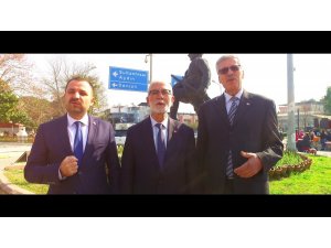 AK Parti ve MHP’li adaylar omuz omuza şarkı söyledi