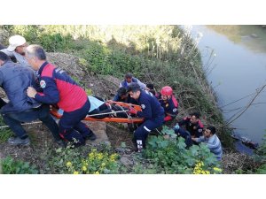 Motosiklet kazasında sürücü öldü, tavuk ile civciv kurtuldu