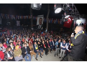 Mustafa Savaş ve Ümmet Akın, Umurlu’da 54 yeni üyeye rozet taktı