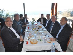 AK Parti adayı Alan, servis şoförlerinden destek istedi