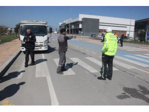 Kamyonetin çarptığı yaşlı adam yaralandı