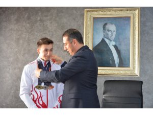 Şampiyon altınla ödüllendirildi