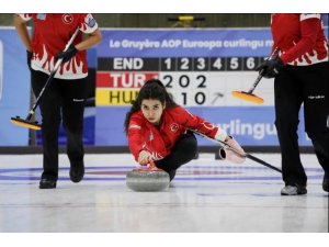 Curlingçiler zaferle dönüyor