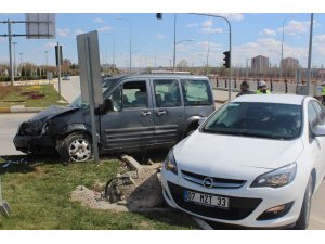 Karaman’da trafik kazası: 2 yaralı