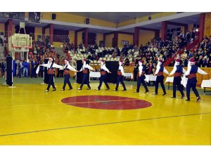 Sivas'ta kulüplerarası halk oyunları yarışması yapıldı