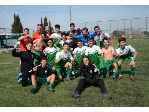 Manisa BBSK’li gençler şampiyonluk yolunda
